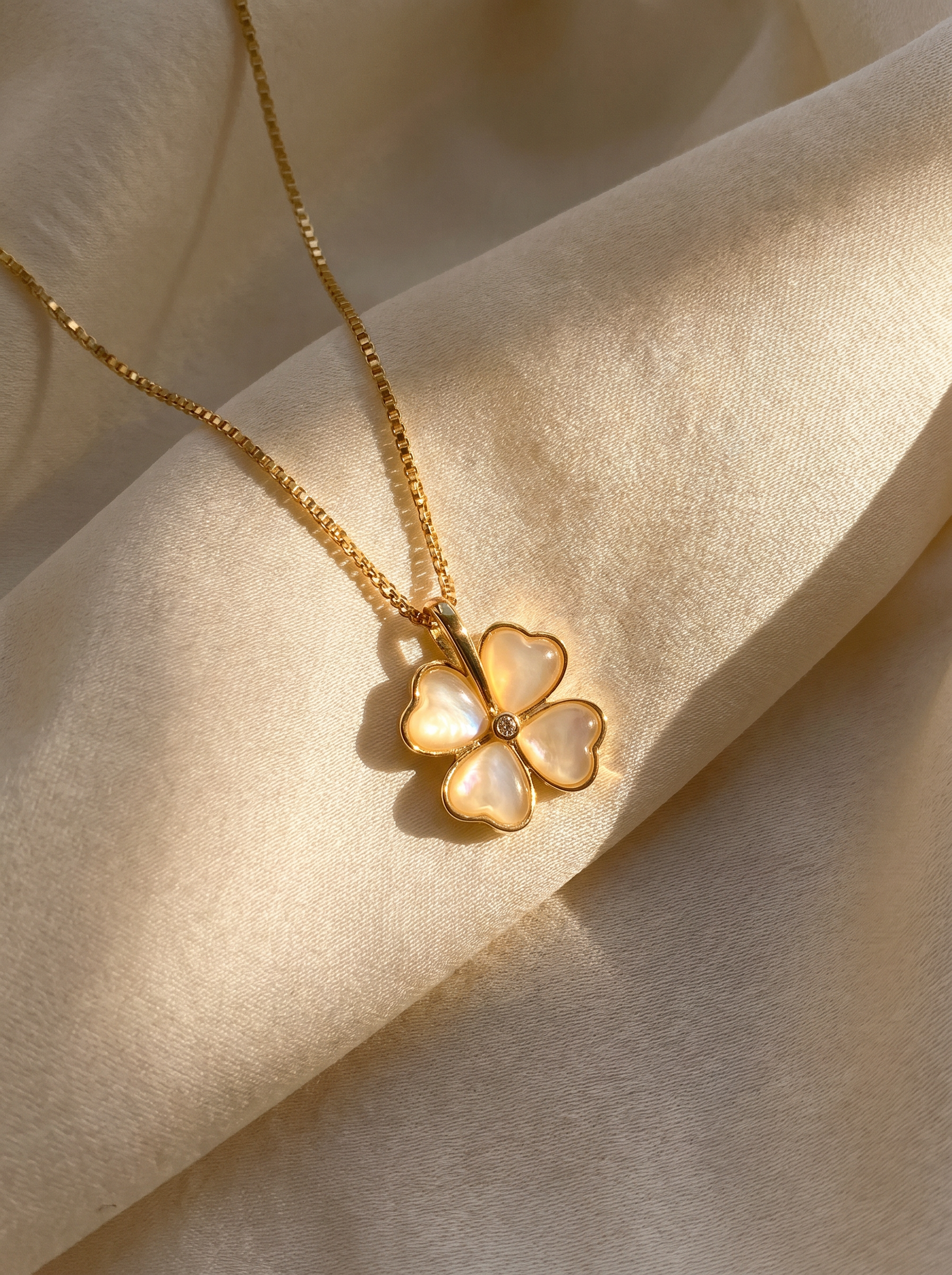 Trèfle — 18K Cat Eye Clover Necklace