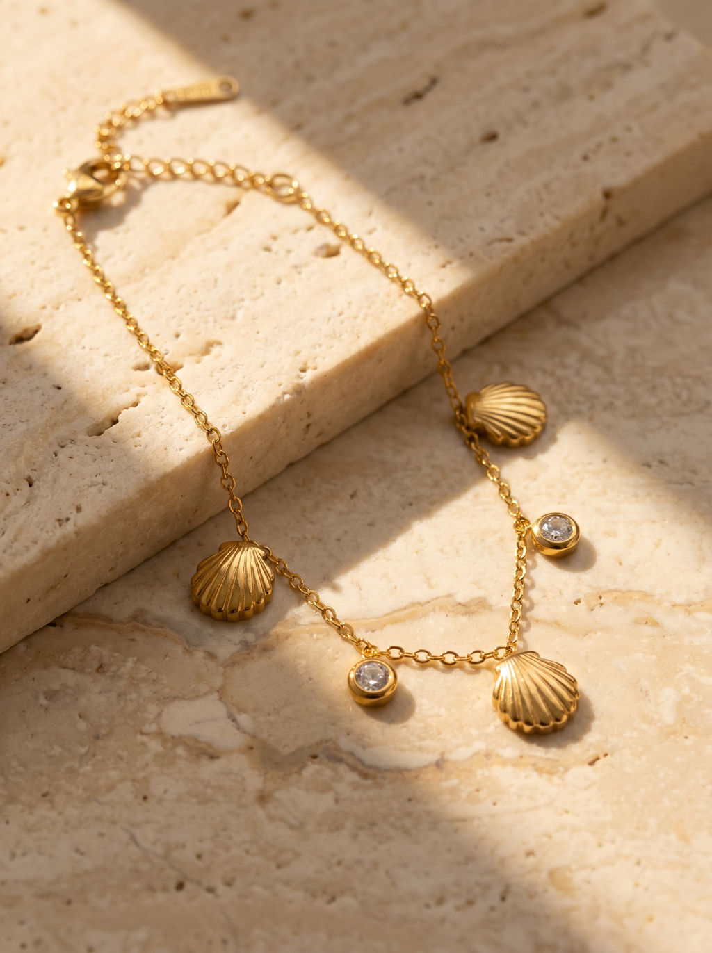 Huître — 18K Shell Pendant Necklace