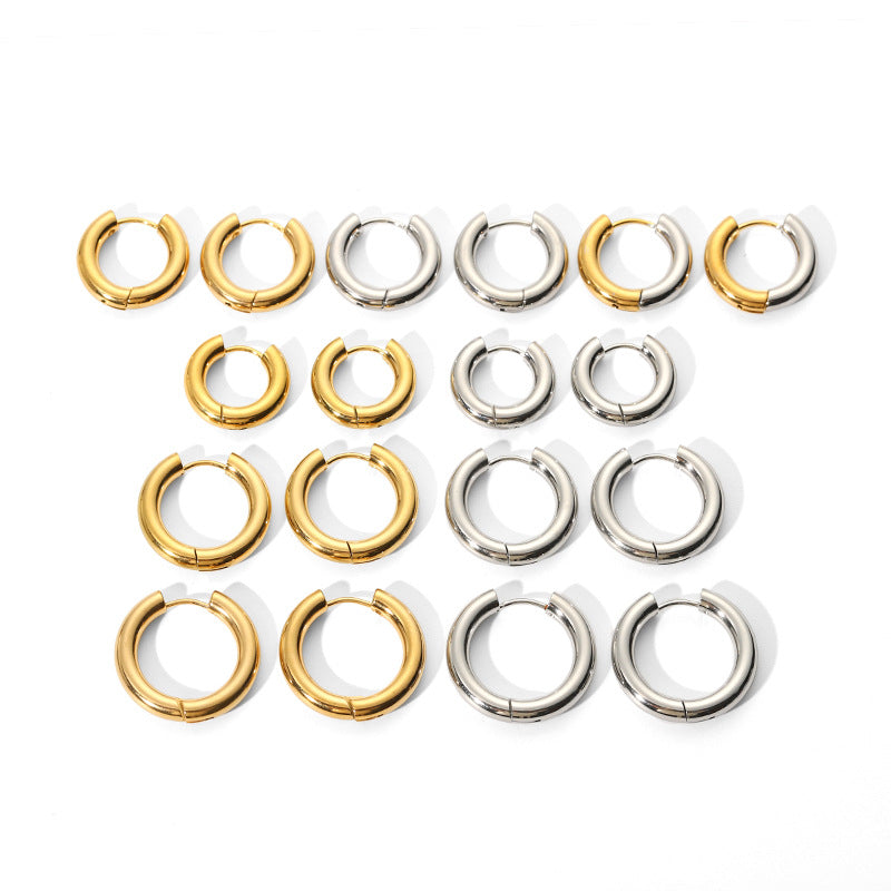 Cercle 18K huggie hoop earrings styled