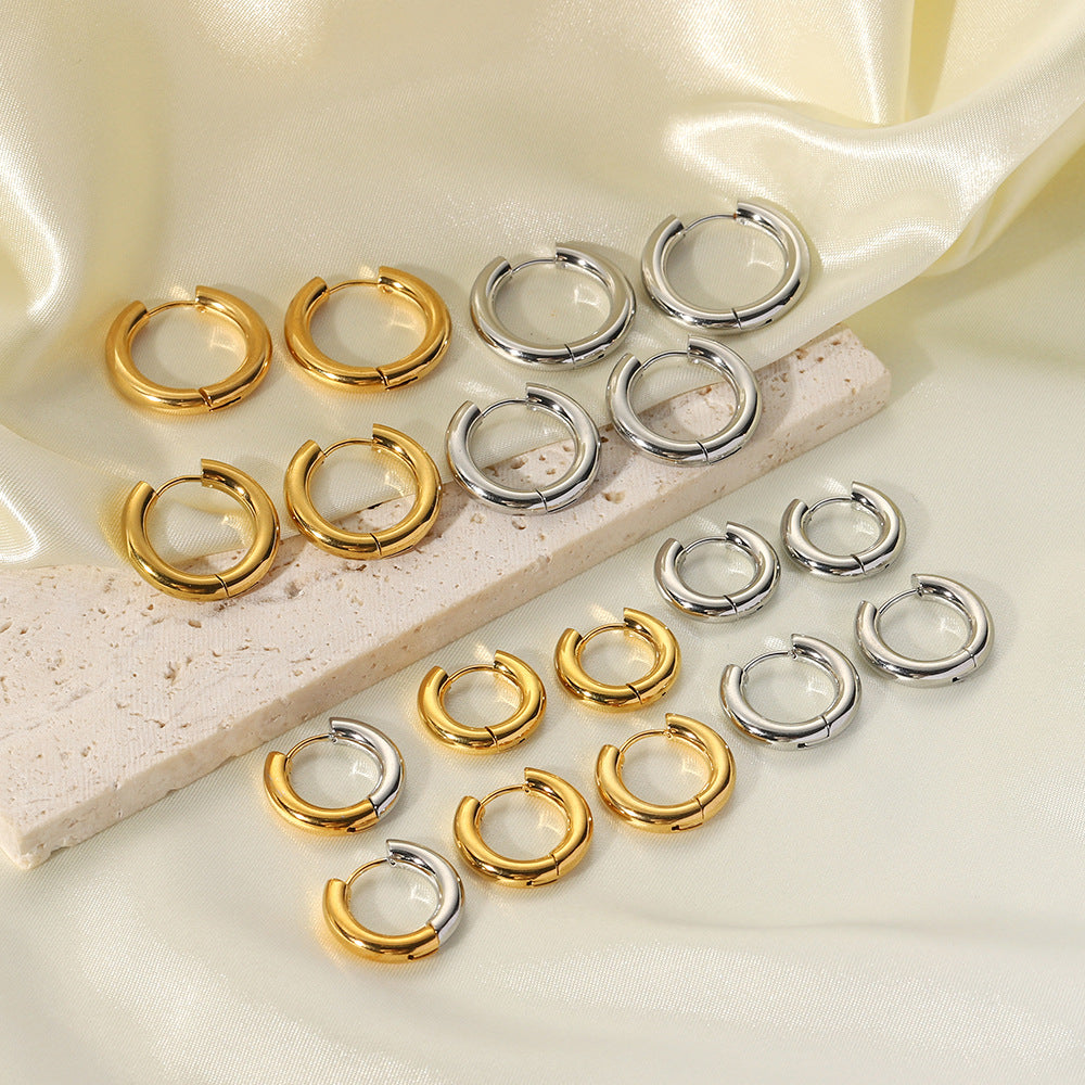 Cercle 18K huggie hoop earrings sizes