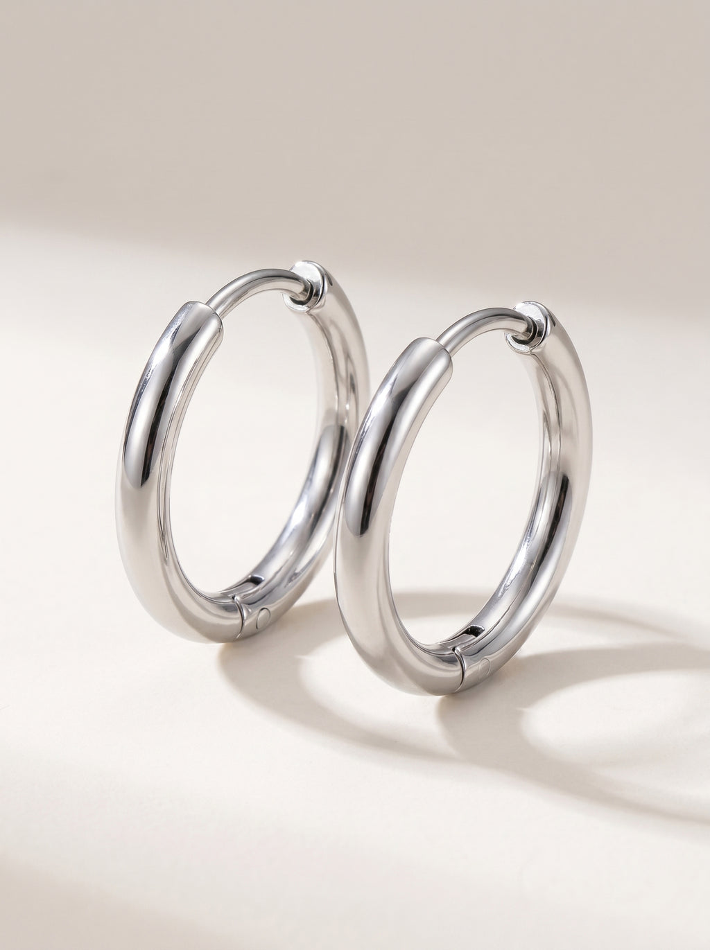 Cercle silver huggie hoop earring detail
