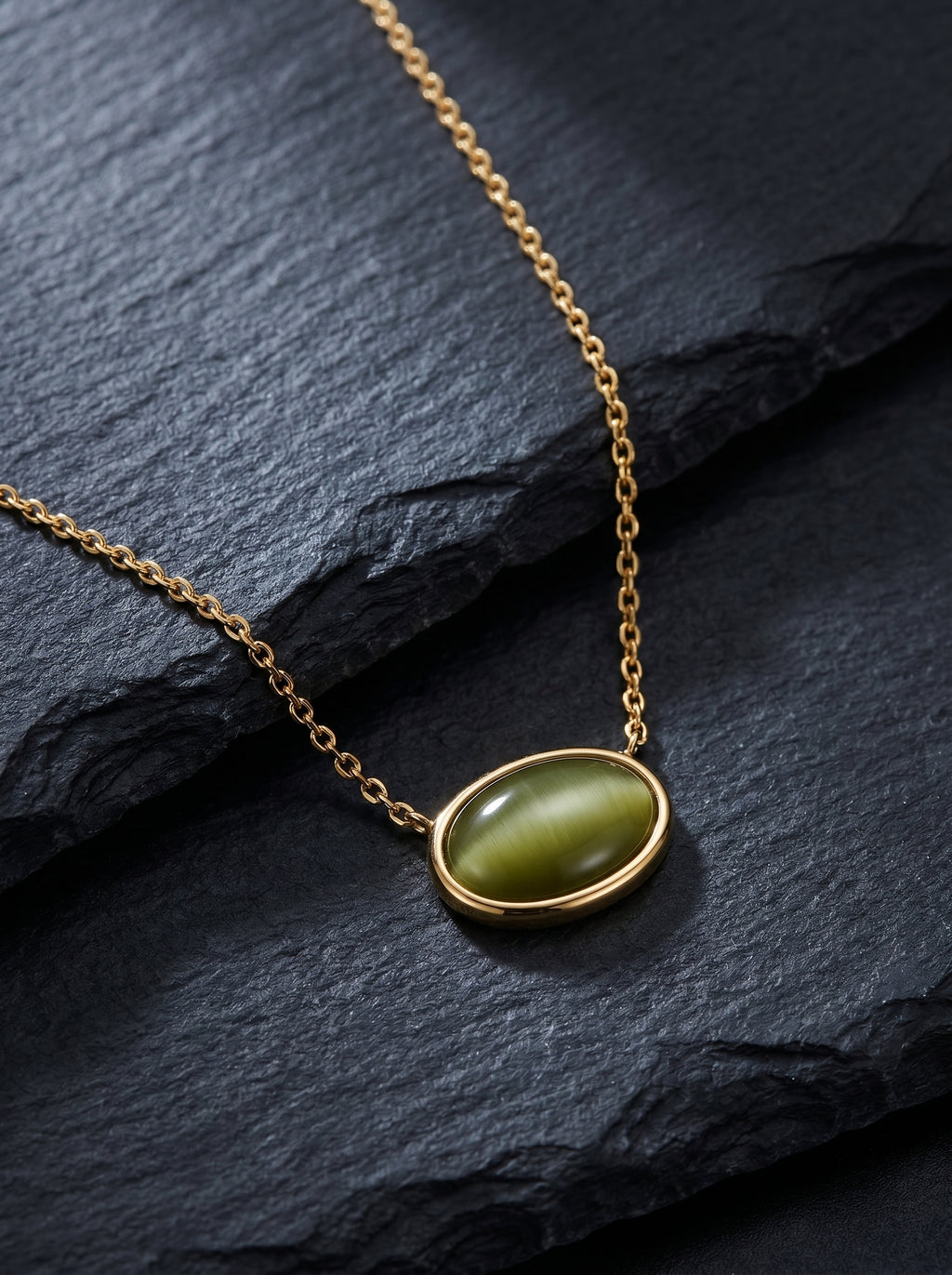 Savone Olive — Cat-Eye Pendant Necklace