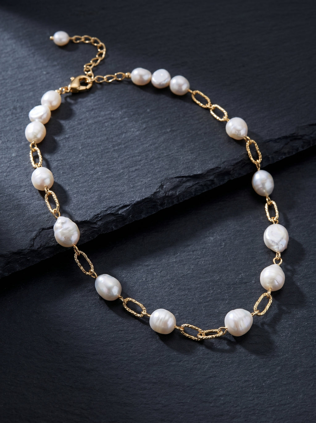 Perle — Baroque Pearl Necklace