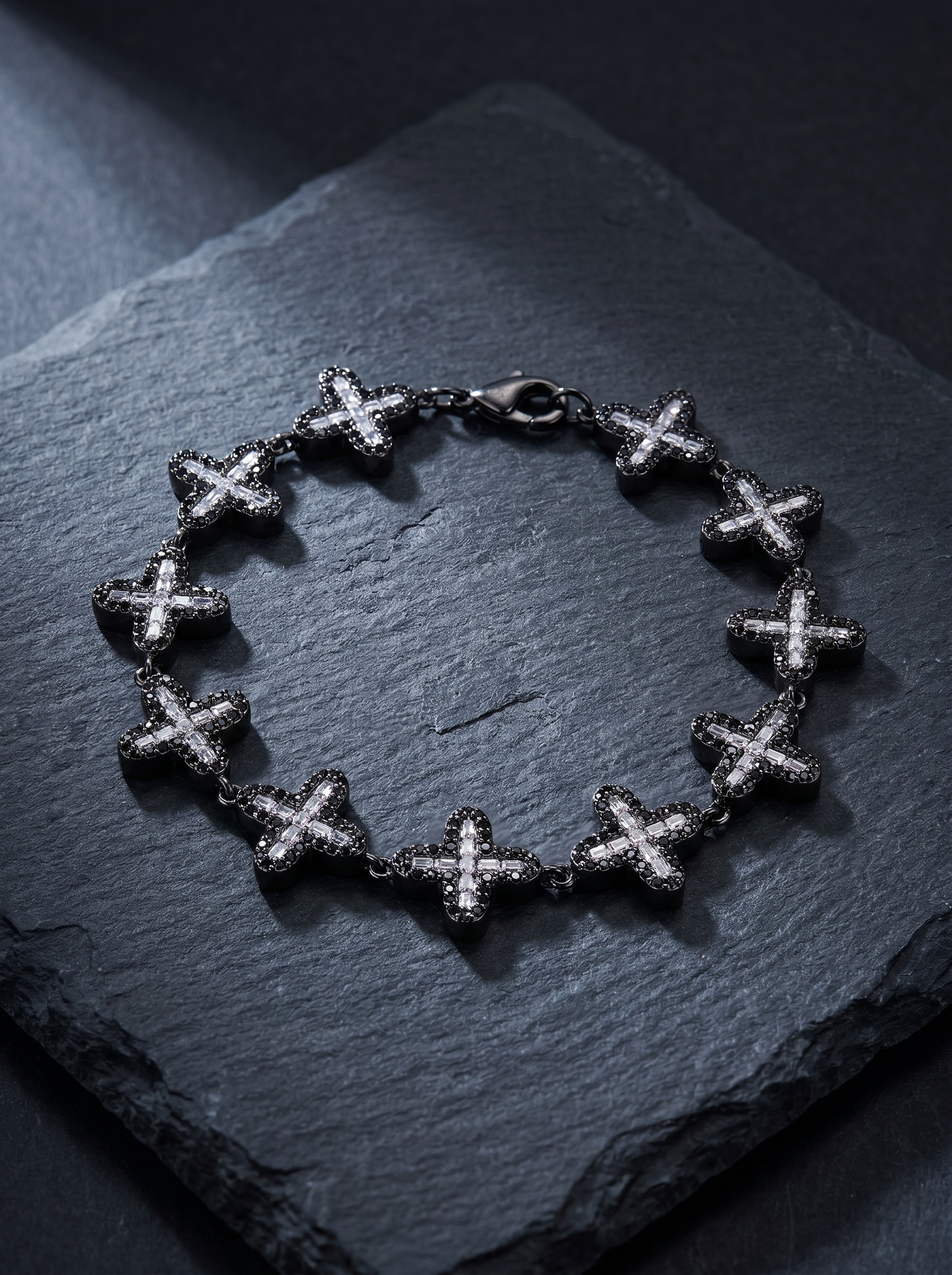 Onyx — 18K Black Clover Bracelet